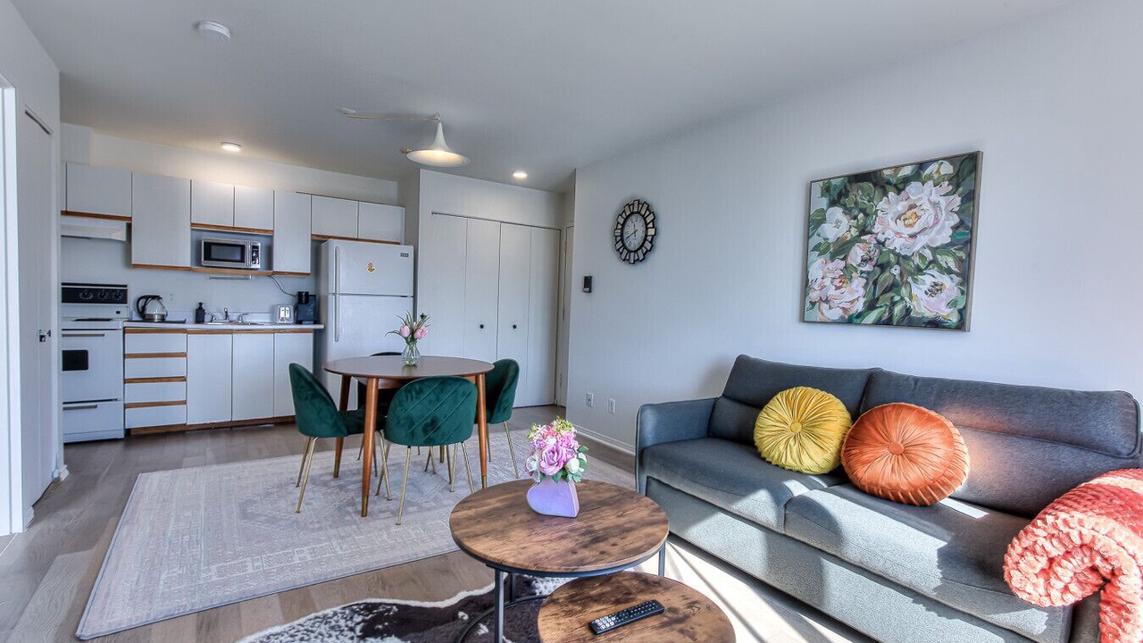 Photo of Livingroom in Pierrefonds-Roxboro