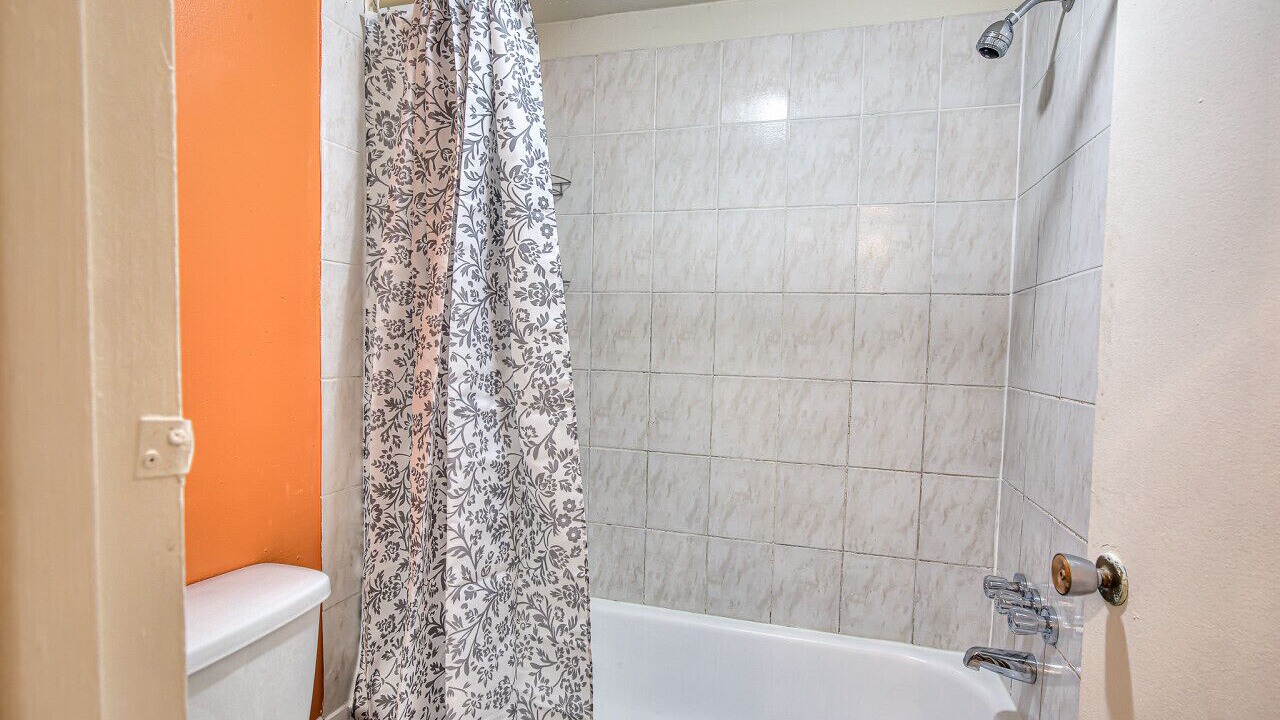 Photo of Bathroom in Pierrefonds-Roxboro