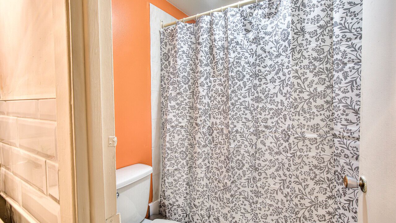 Photo of Bathroom in Pierrefonds-Roxboro