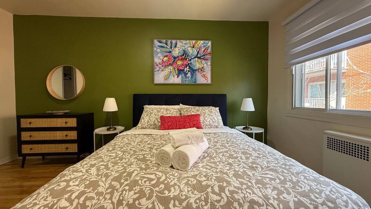 Photo of Bedroom in Cote-Des-Neiges—Notre-Dame-De-Grace