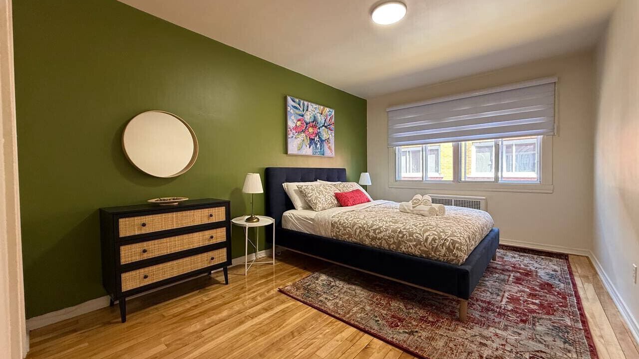 Photo of Bedroom in Cote-Des-Neiges—Notre-Dame-De-Grace