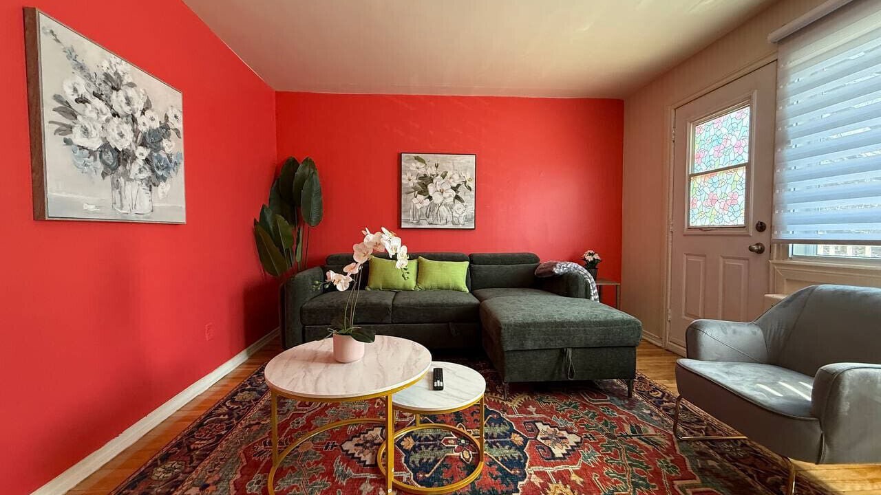 Photo of Livingroom in Cote-Des-Neiges—Notre-Dame-De-Grace