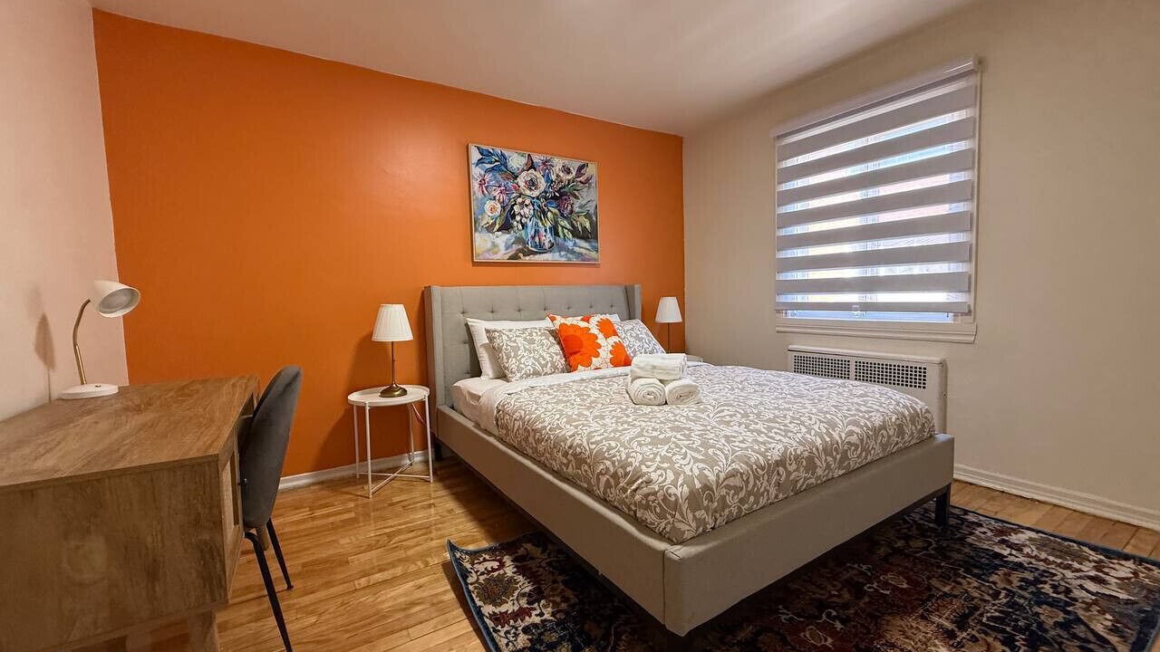 Photo of Bedroom in Cote-Des-Neiges—Notre-Dame-De-Grace