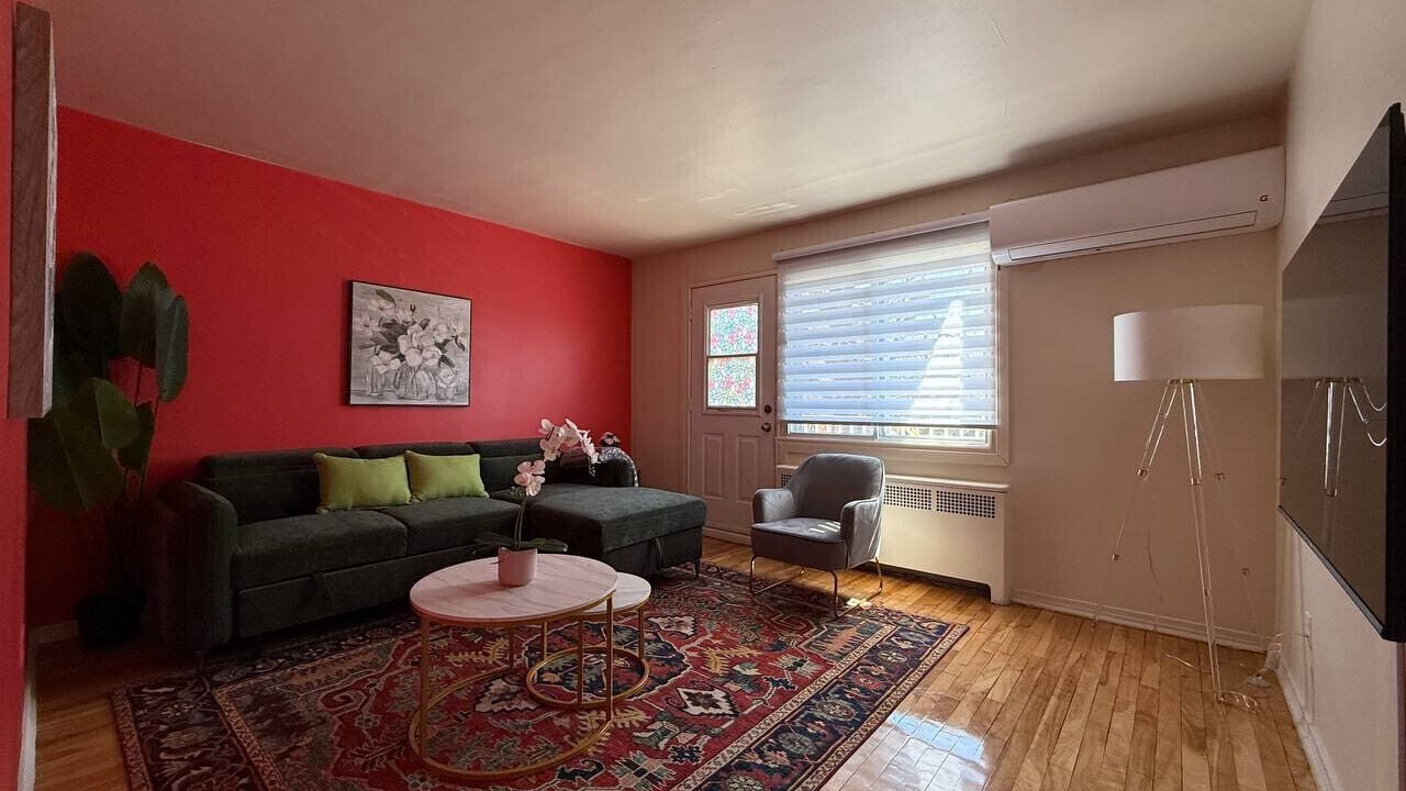 Photo of Livingroom in Cote-Des-Neiges—Notre-Dame-De-Grace