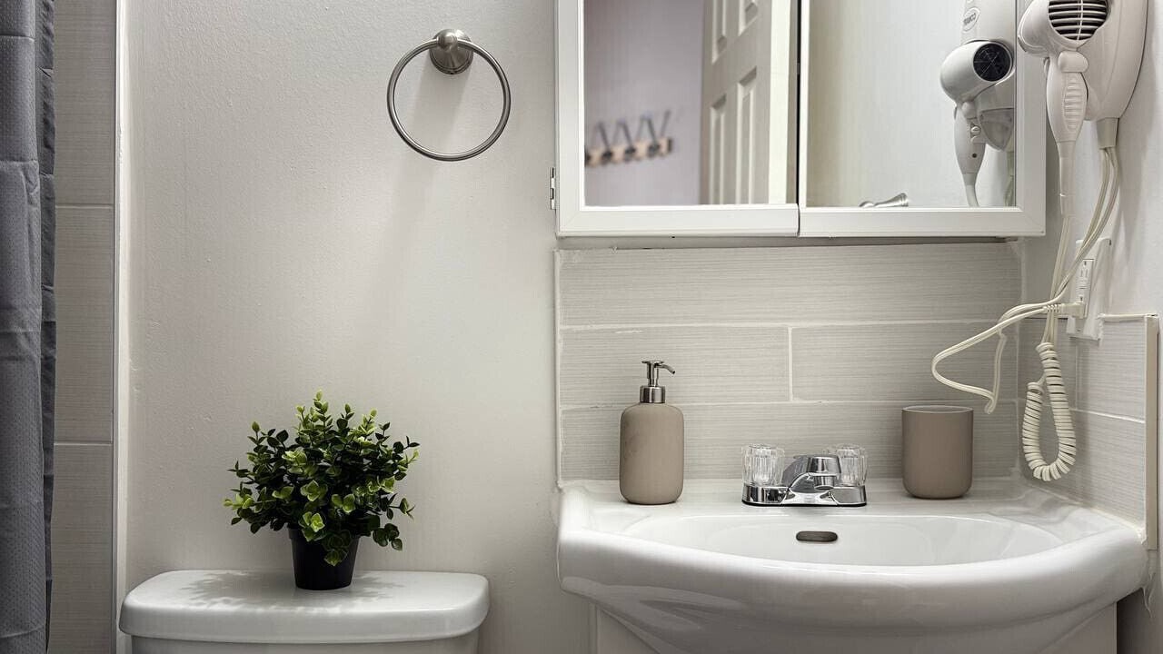 Photo of Bathroom in Cote-Des-Neiges—Notre-Dame-De-Grace