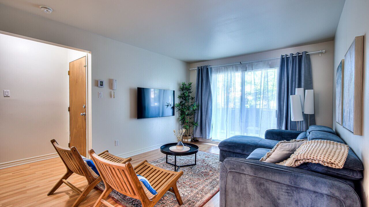 Photo of Livingroom in Pierrefonds-Roxboro