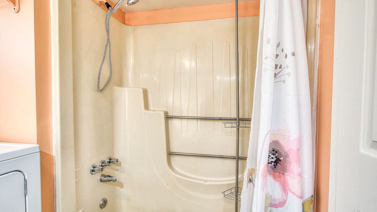 Photo of Bathroom in Pierrefonds-Roxboro