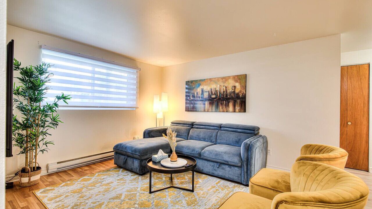 Photo of Livingroom in Pierrefonds-Roxboro