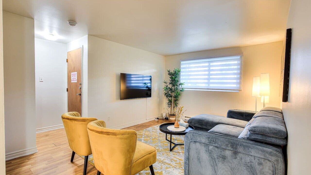 Photo of Livingroom in Pierrefonds-Roxboro