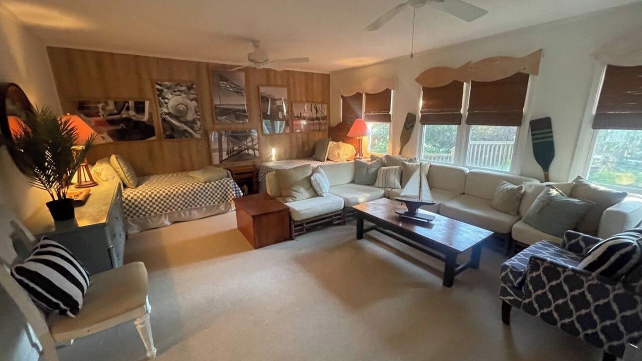 Photo of Livingroom in Pine Knoll Shores