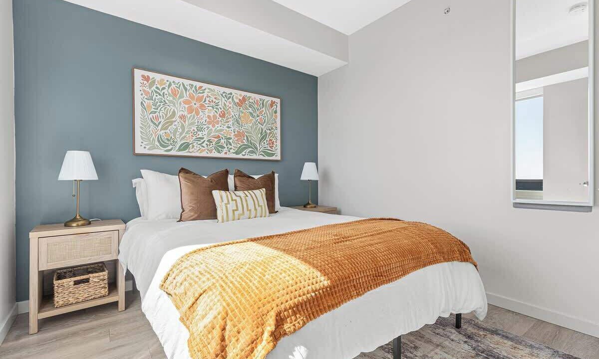 Photo of Bedroom in Lyn-Lake