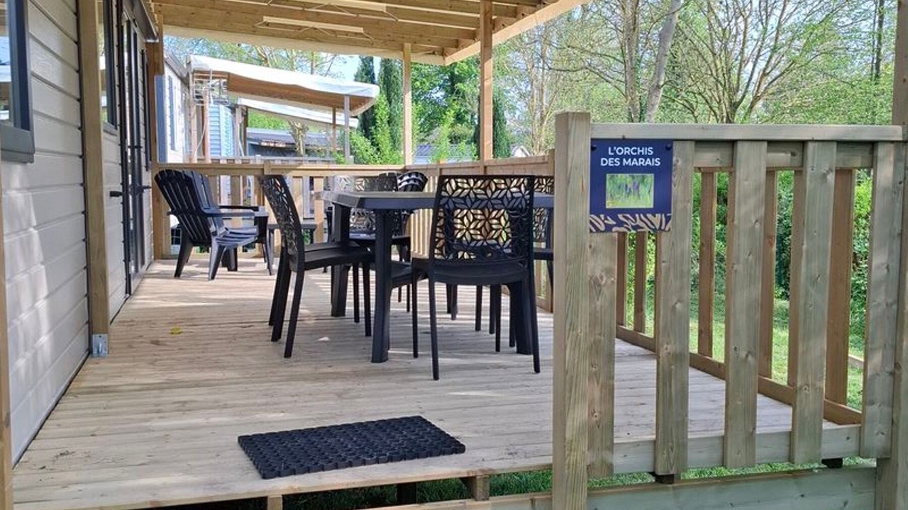 Photo of Outdoor in Long