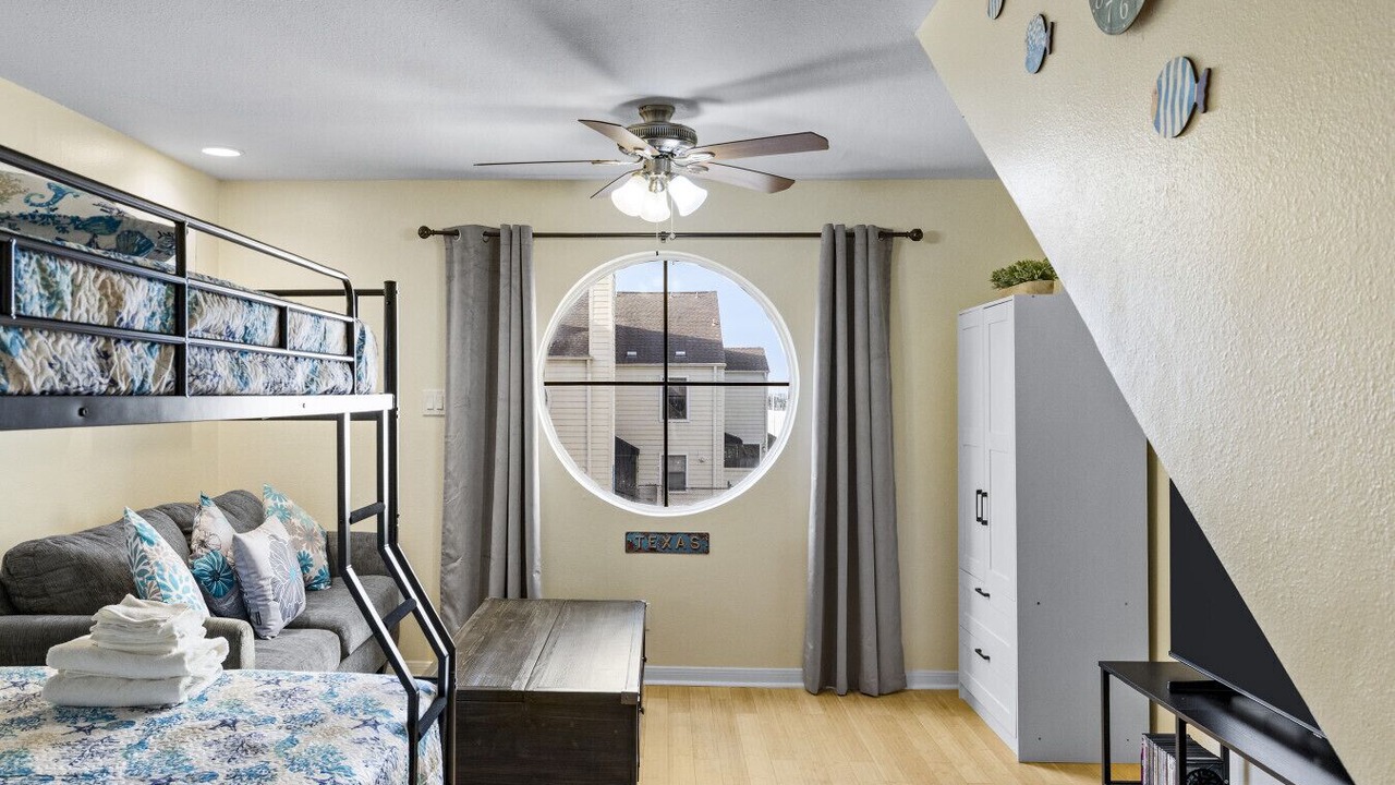 Photo of Bedroom in Clear Lake Shores