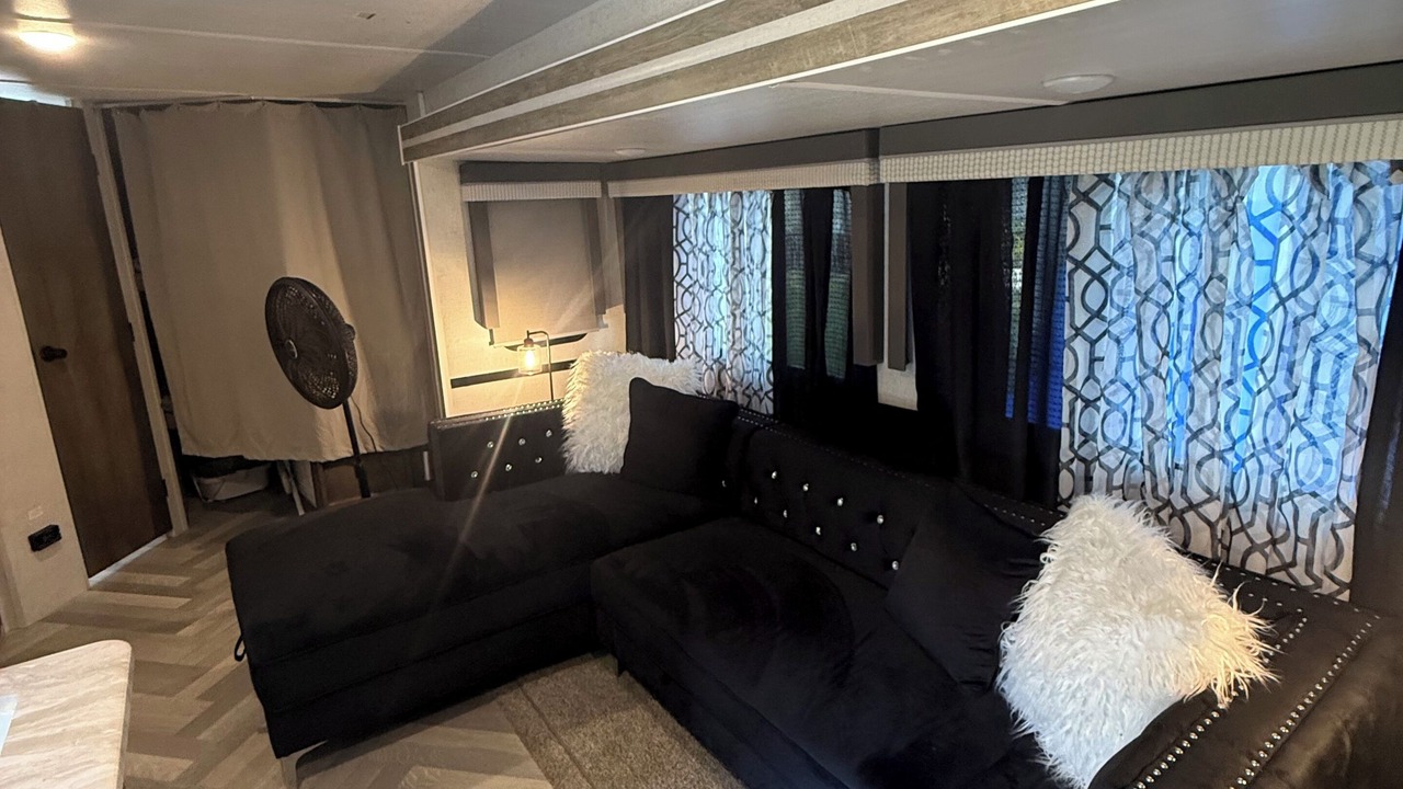 Photo of Livingroom in Nobleton