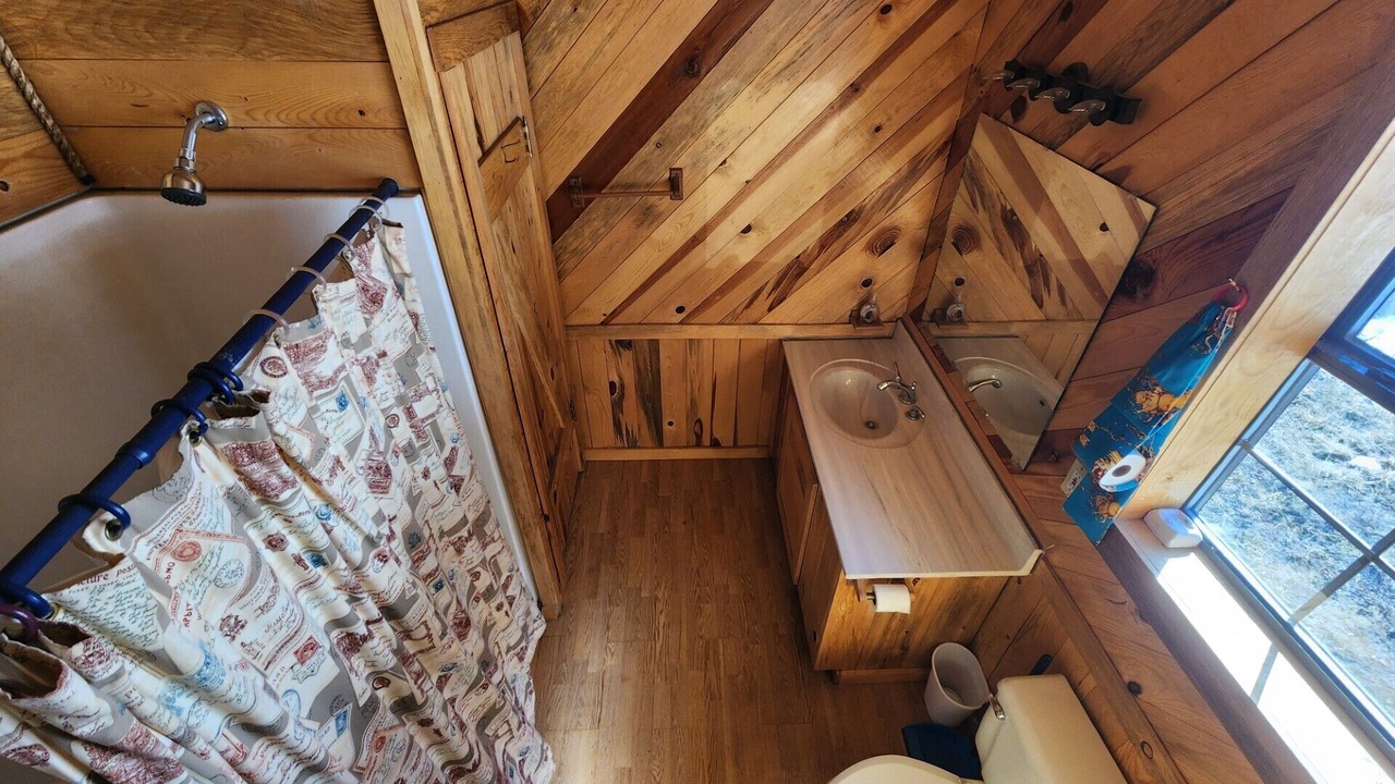 Photo of Bathroom in Blue