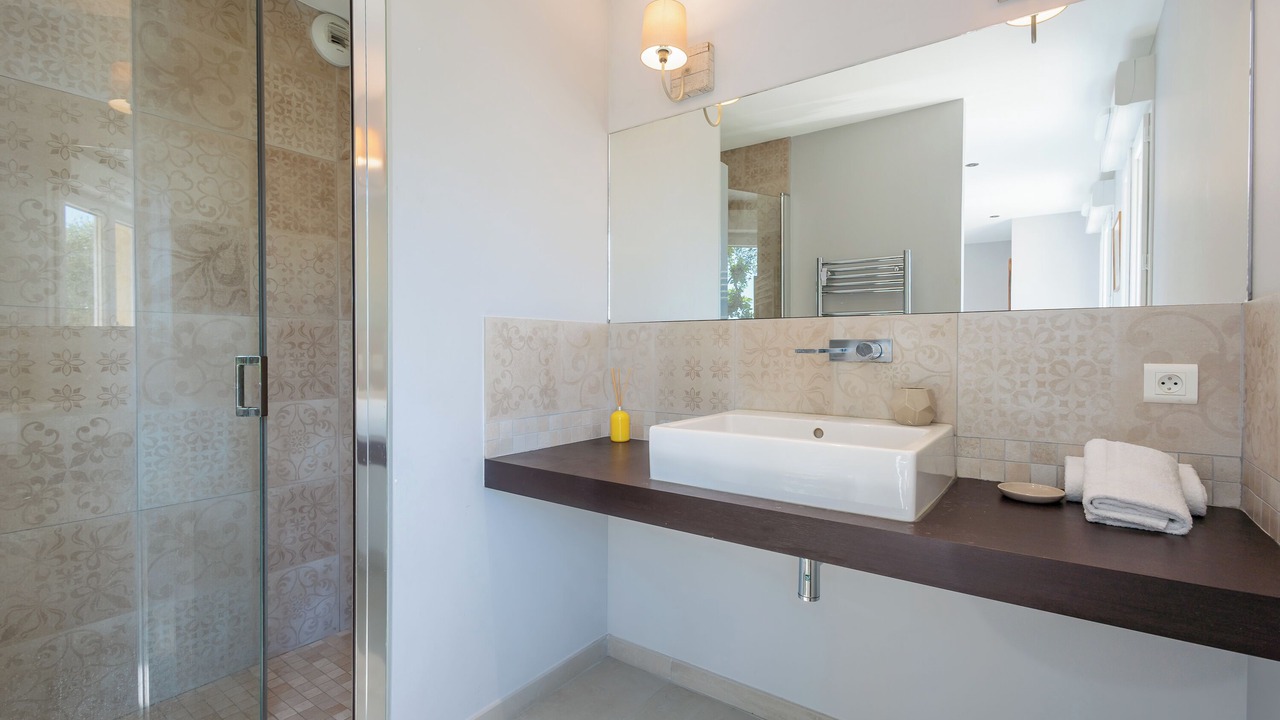 Photo of Bathroom in Rochefort-du-Gard
