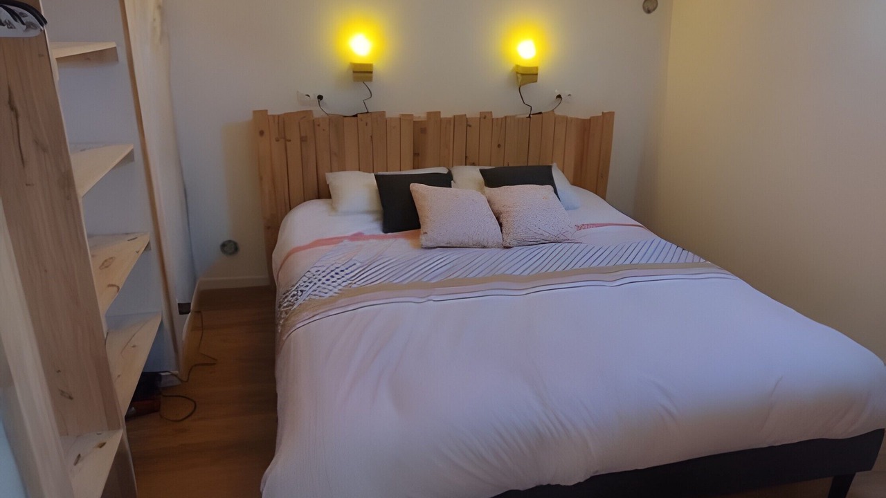 Photo of Bedroom in Villeloin-Coulange