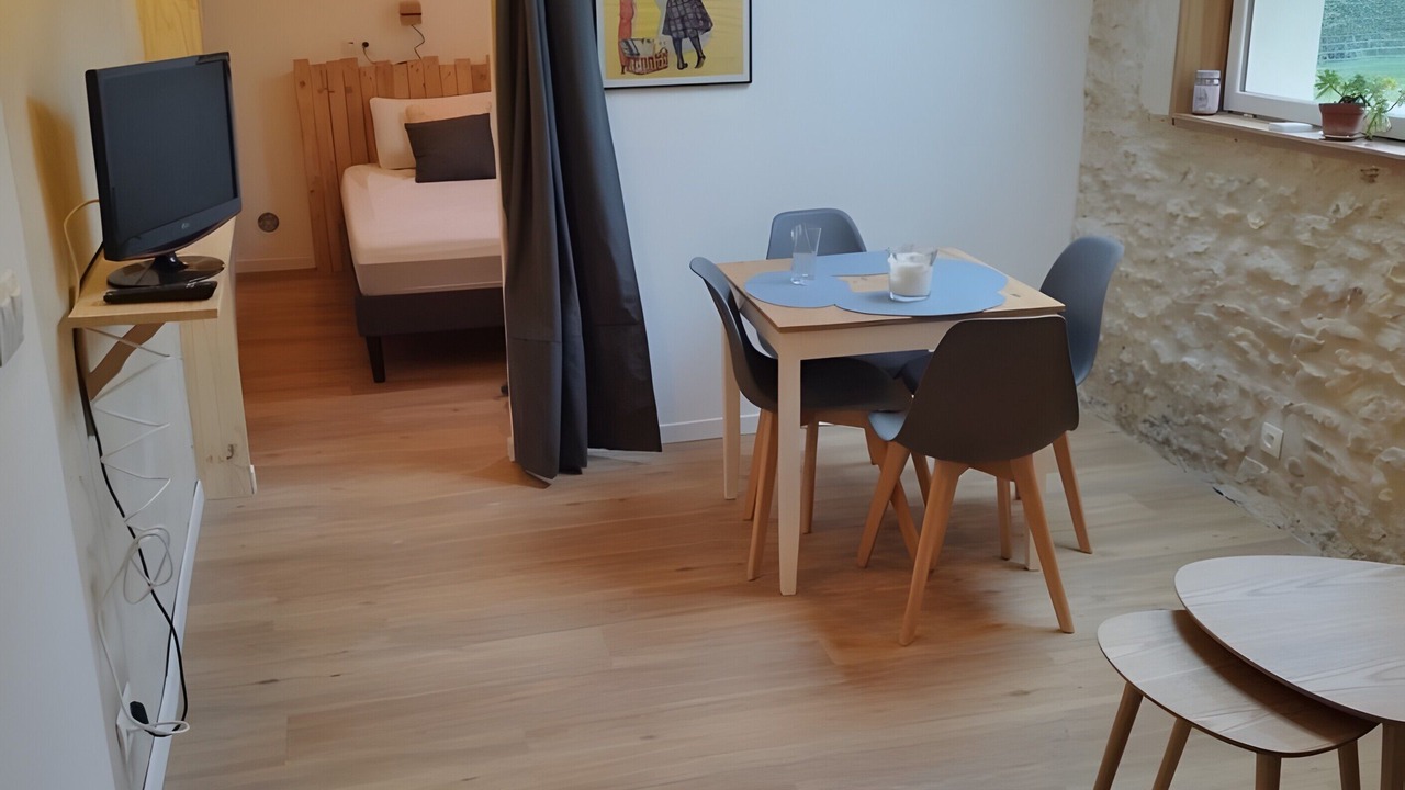 Photo of Bedroom in Villeloin-Coulange