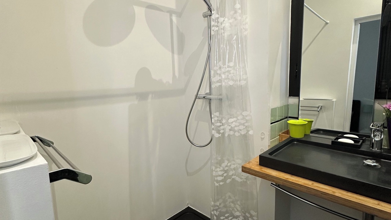 Photo of Bathroom in 1st Arrondissement