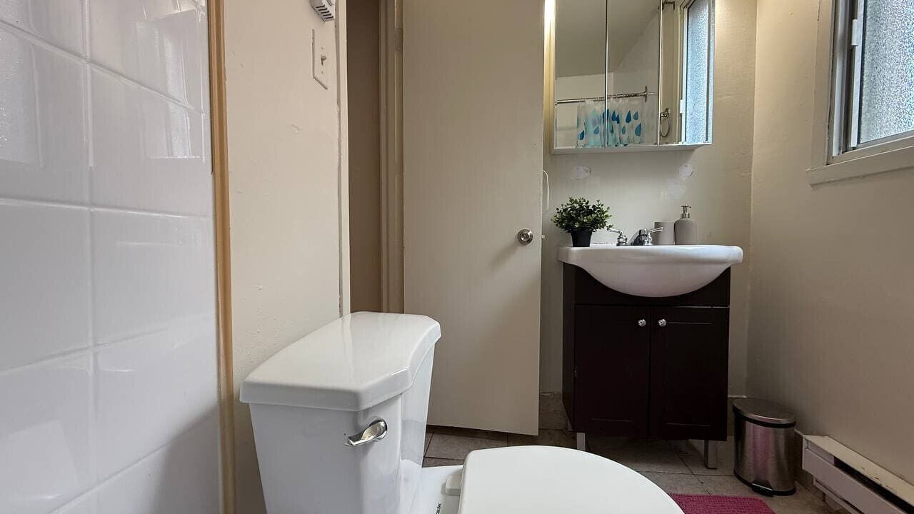 Photo of Bathroom in Cote-Des-Neiges—Notre-Dame-De-Grace