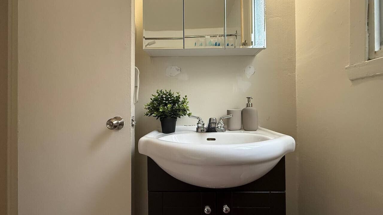 Photo of Bathroom in Cote-Des-Neiges—Notre-Dame-De-Grace