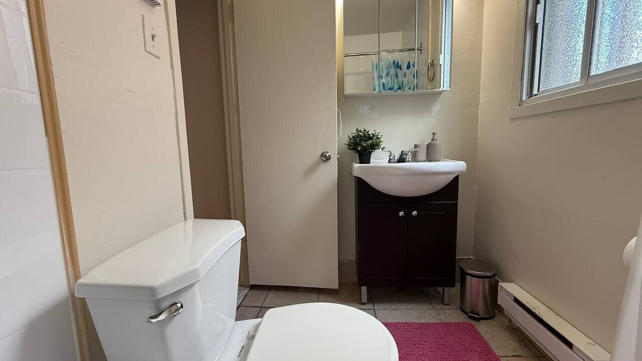 Photo of Bathroom in Cote-Des-Neiges—Notre-Dame-De-Grace