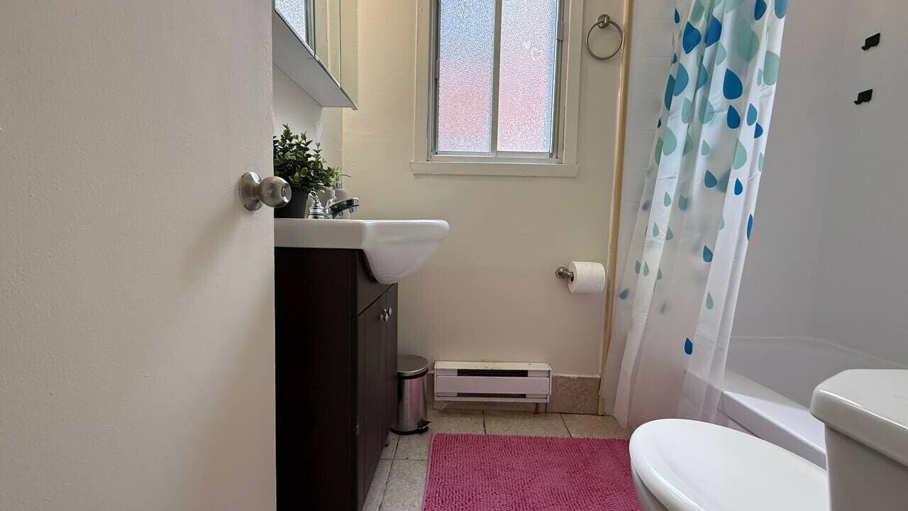 Photo of Bathroom in Cote-Des-Neiges—Notre-Dame-De-Grace