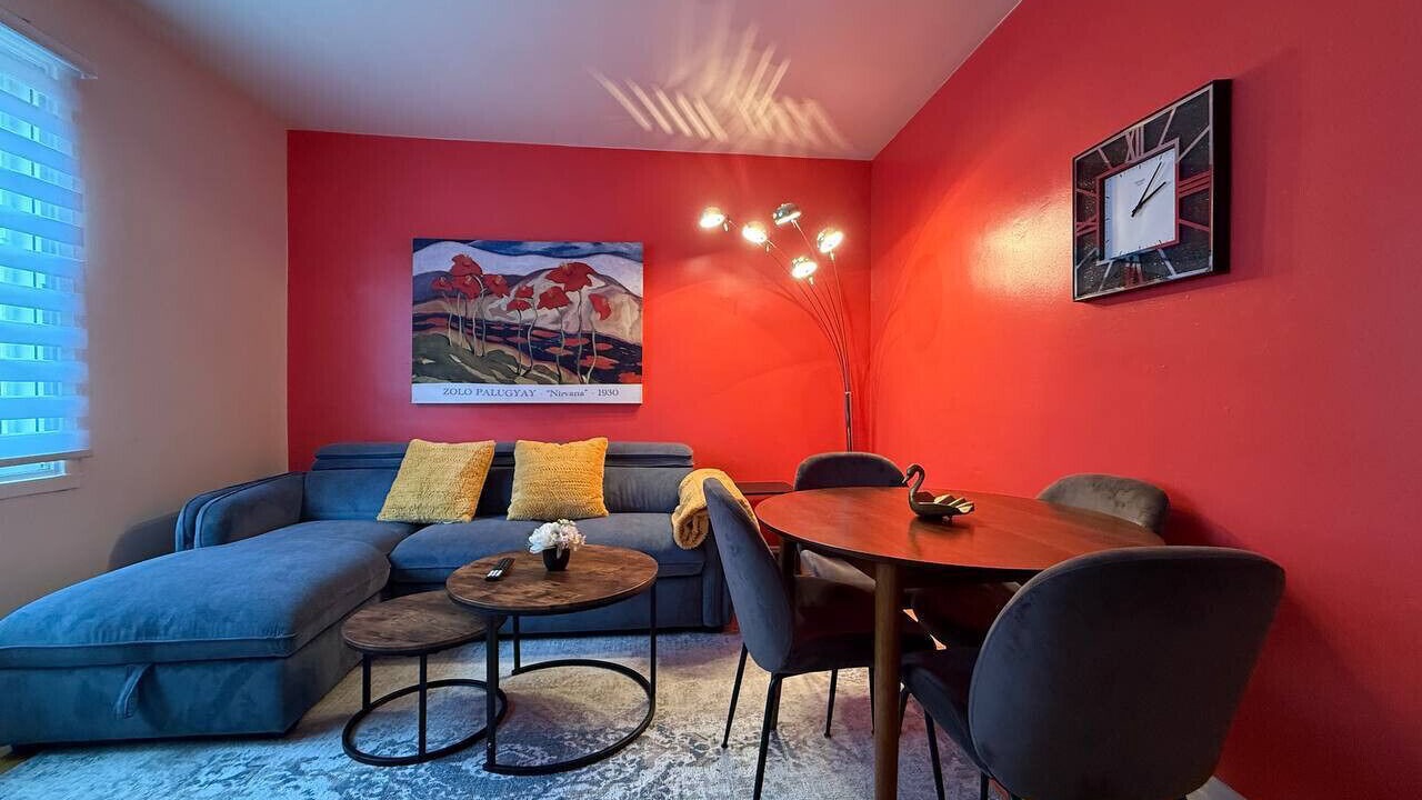Photo of Livingroom in Cote-Des-Neiges—Notre-Dame-De-Grace