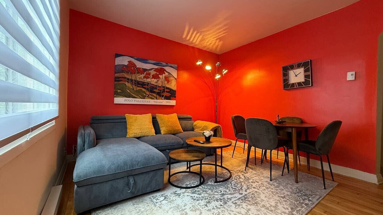 Photo of Livingroom in Cote-Des-Neiges—Notre-Dame-De-Grace