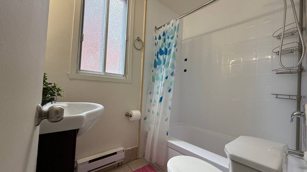 Photo of Bathroom in Cote-Des-Neiges—Notre-Dame-De-Grace