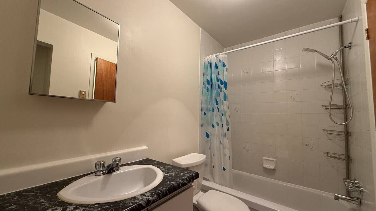 Photo of Bathroom in Pierrefonds-Roxboro