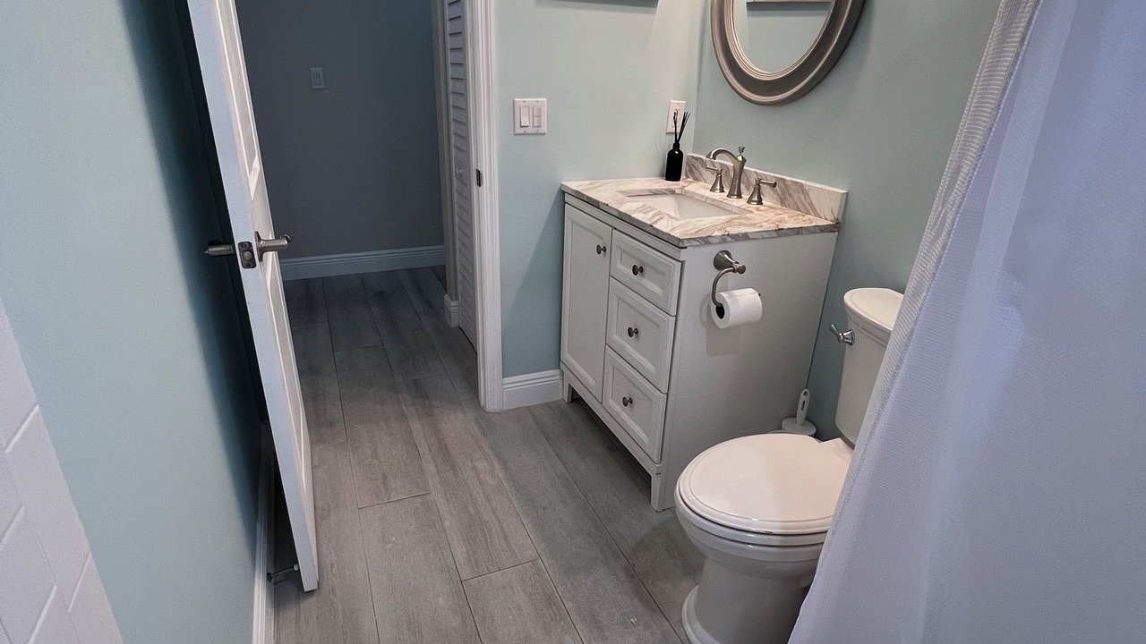 Photo of Bathroom in Plantation Tropical Park