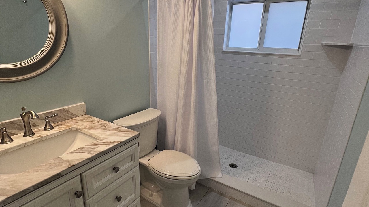 Photo of Bathroom in Plantation Tropical Park