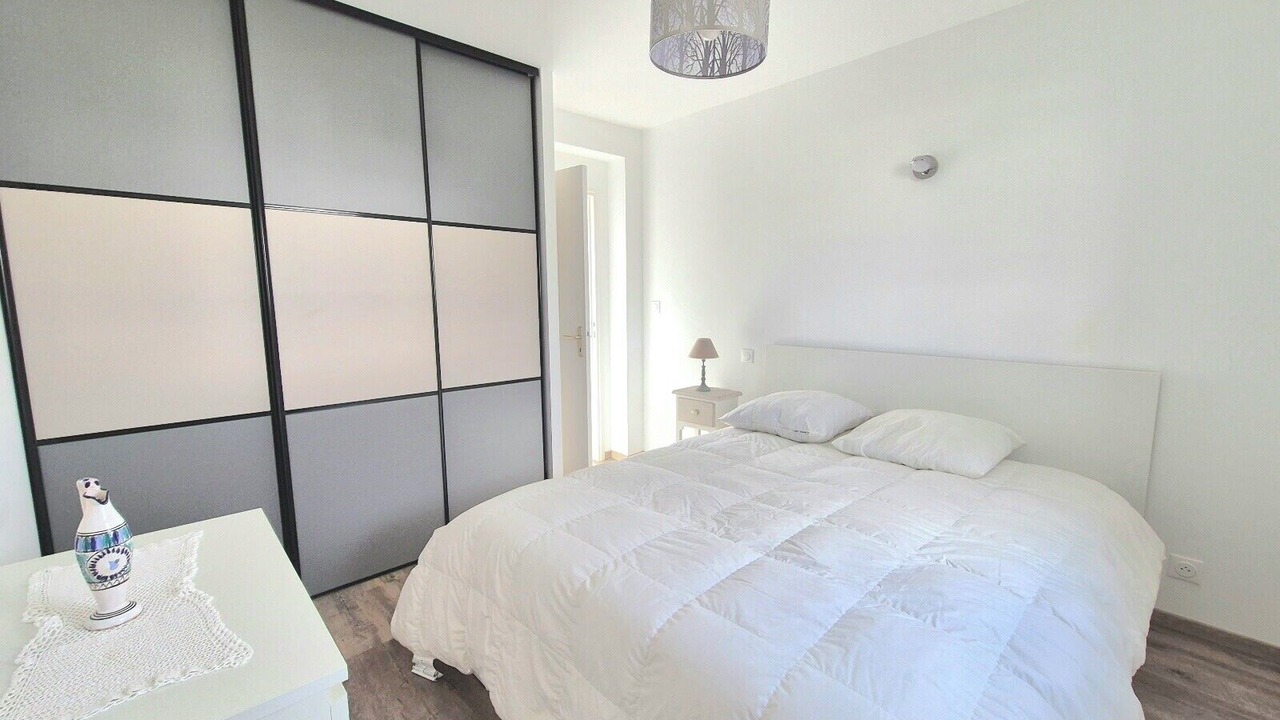 Photo of Bedroom in Hirel