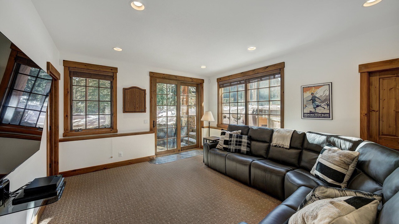 Photo of Livingroom in Sunbeam Estates
