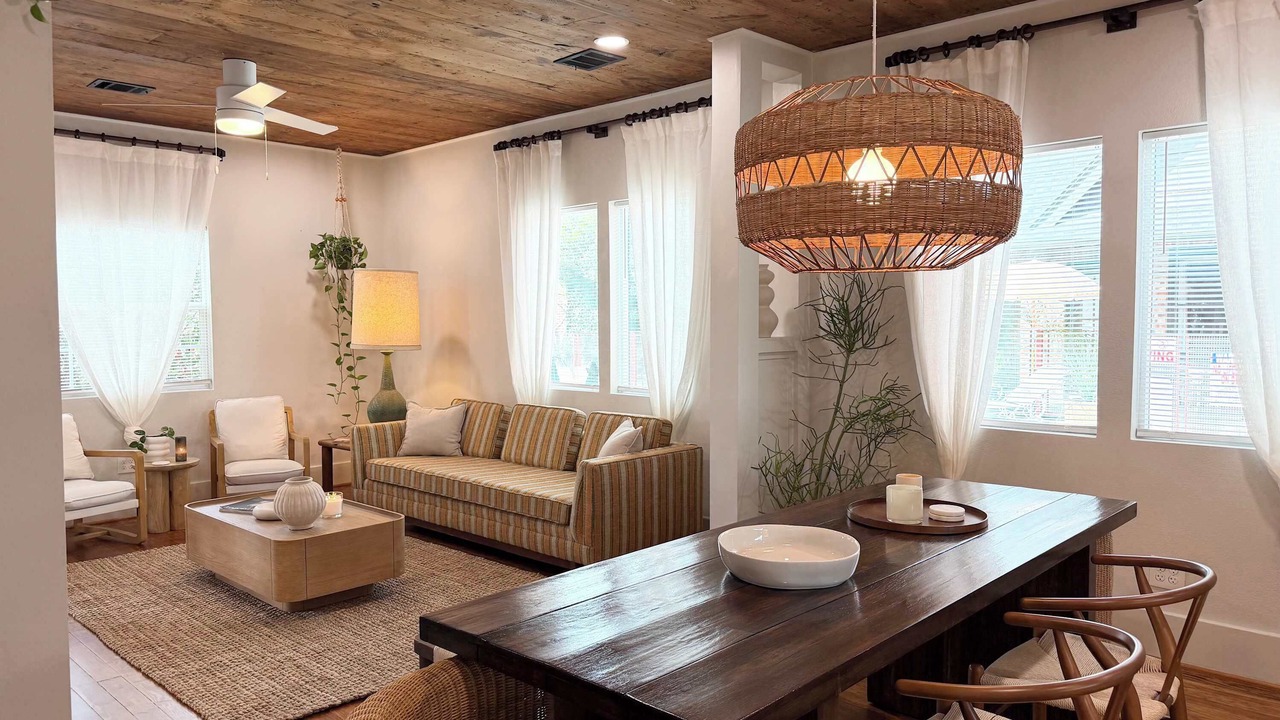 Photo of Livingroom in Greater Heights