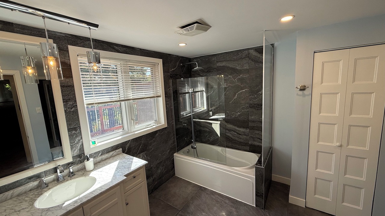Photo of Bathroom in Saint-Hippolyte