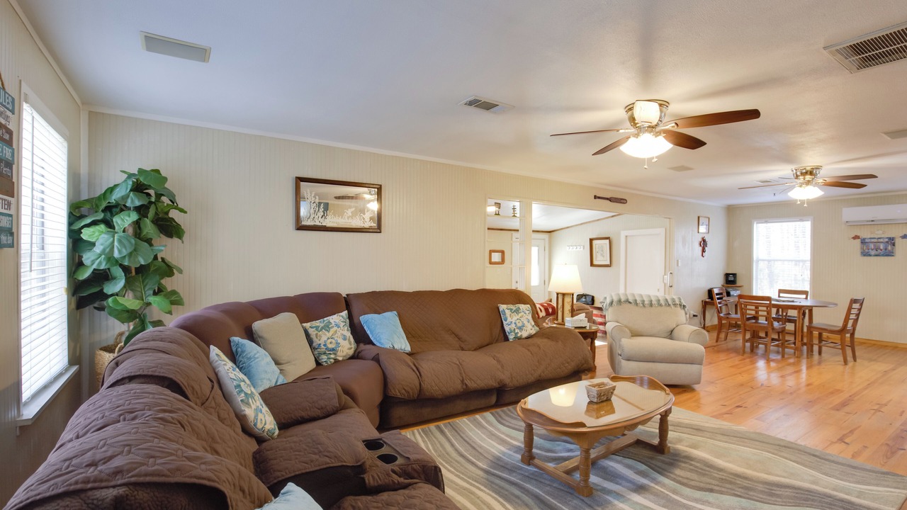 Photo of Livingroom in Hemphill