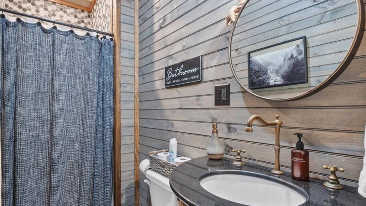 Photo of Bathroom in Golden