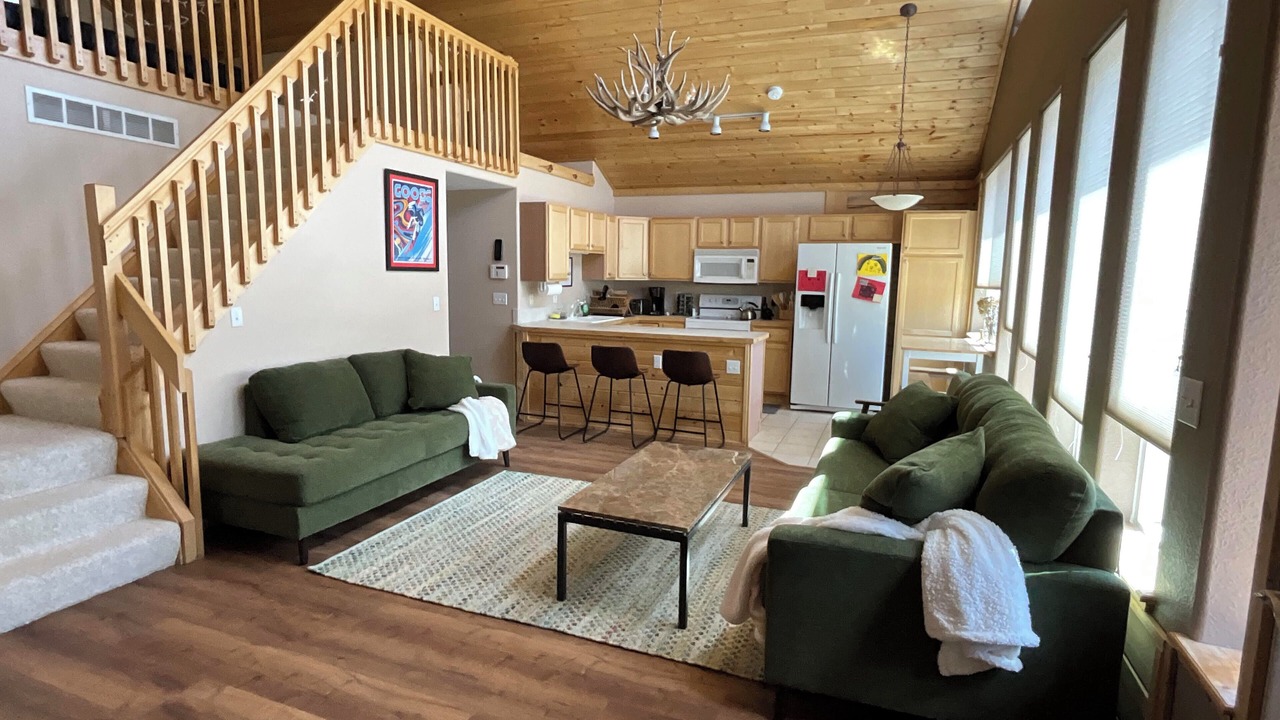 Photo of Livingroom in Warm Springs
