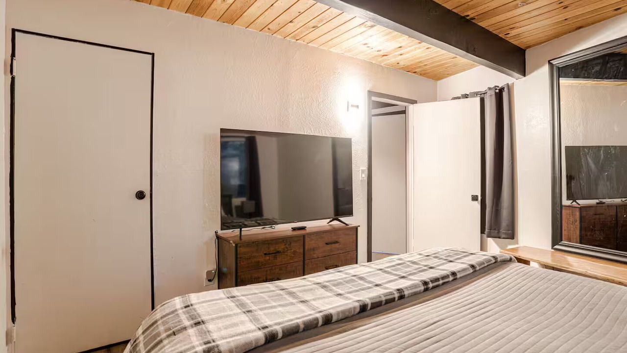 Photo of Bedroom in Arrowbear Lake