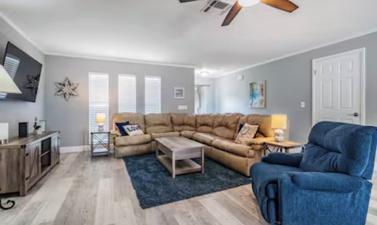 Photo of Livingroom in Oldsmar