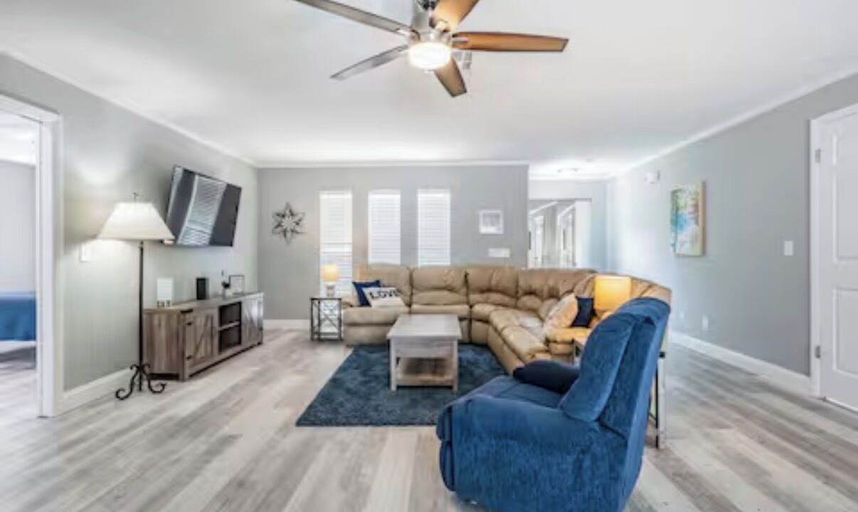 Photo of Livingroom in Oldsmar