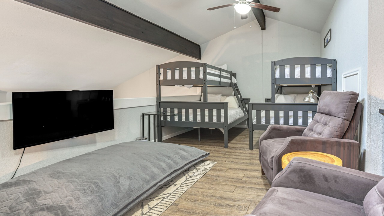 Photo of Bedroom in Point Venture