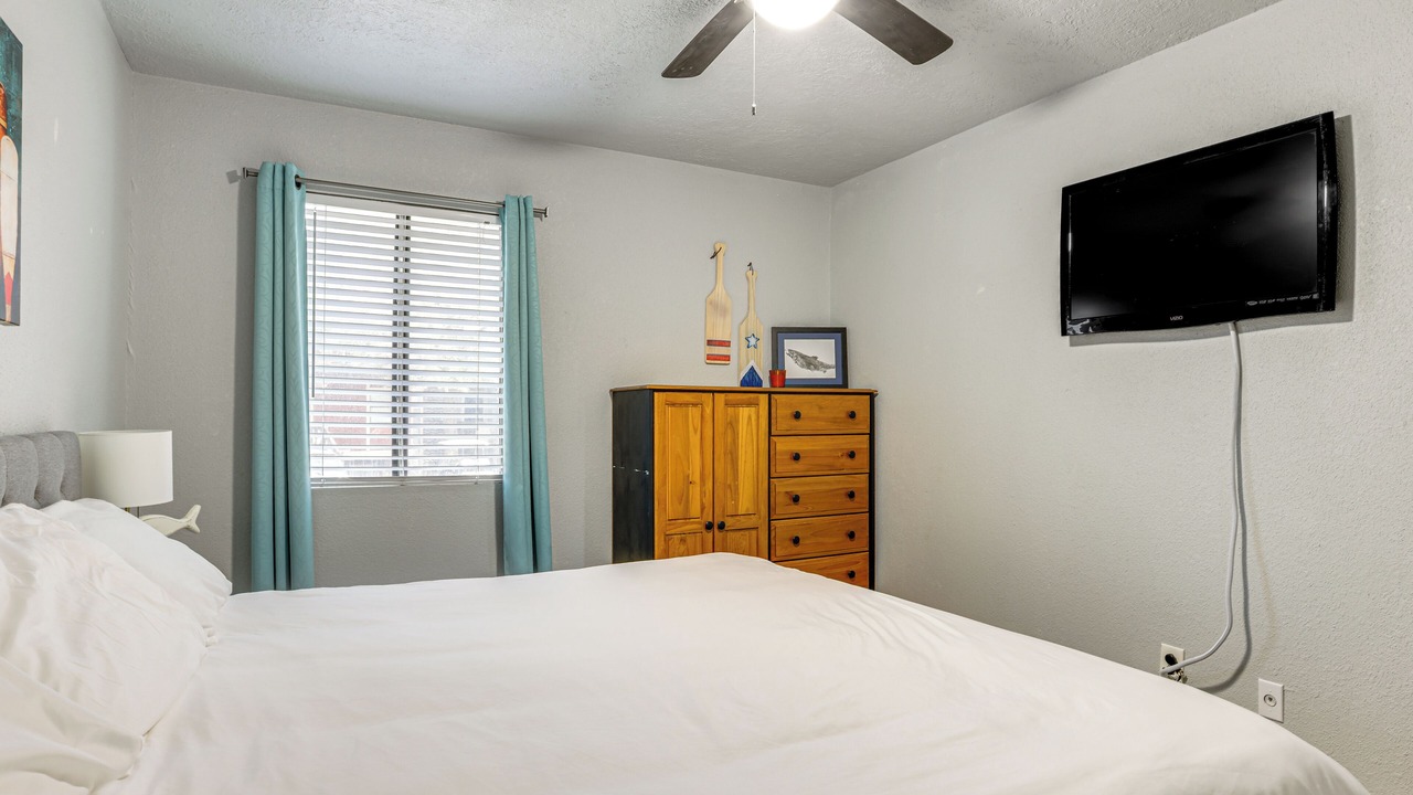 Photo of Bedroom in Point Venture