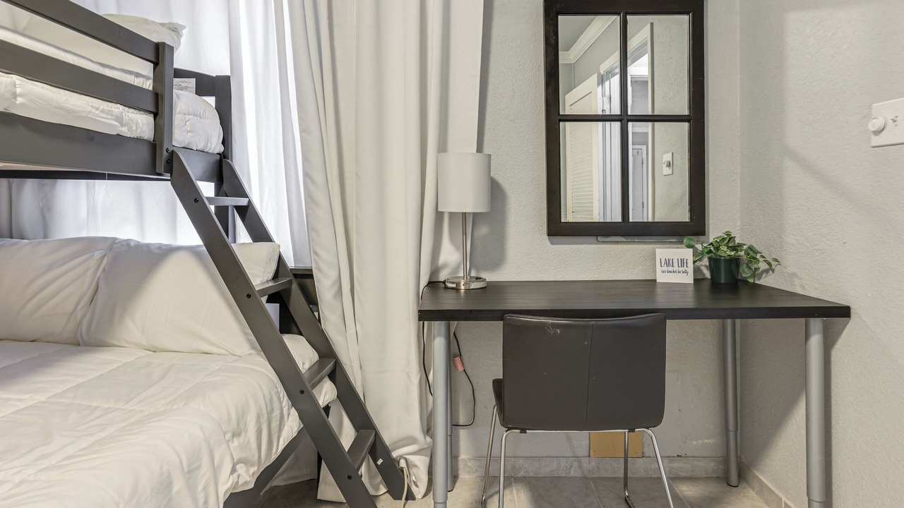 Photo of Bedroom in Point Venture
