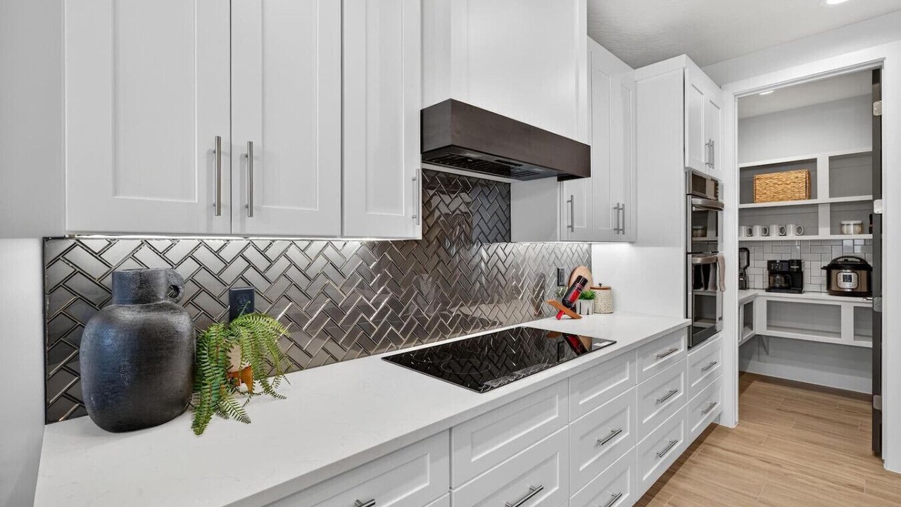 Photo of Kitchen in Hurricane