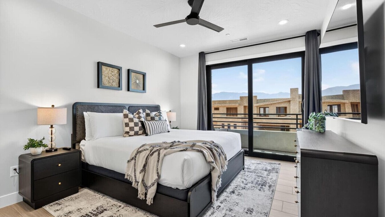 Photo of Bedroom in Hurricane
