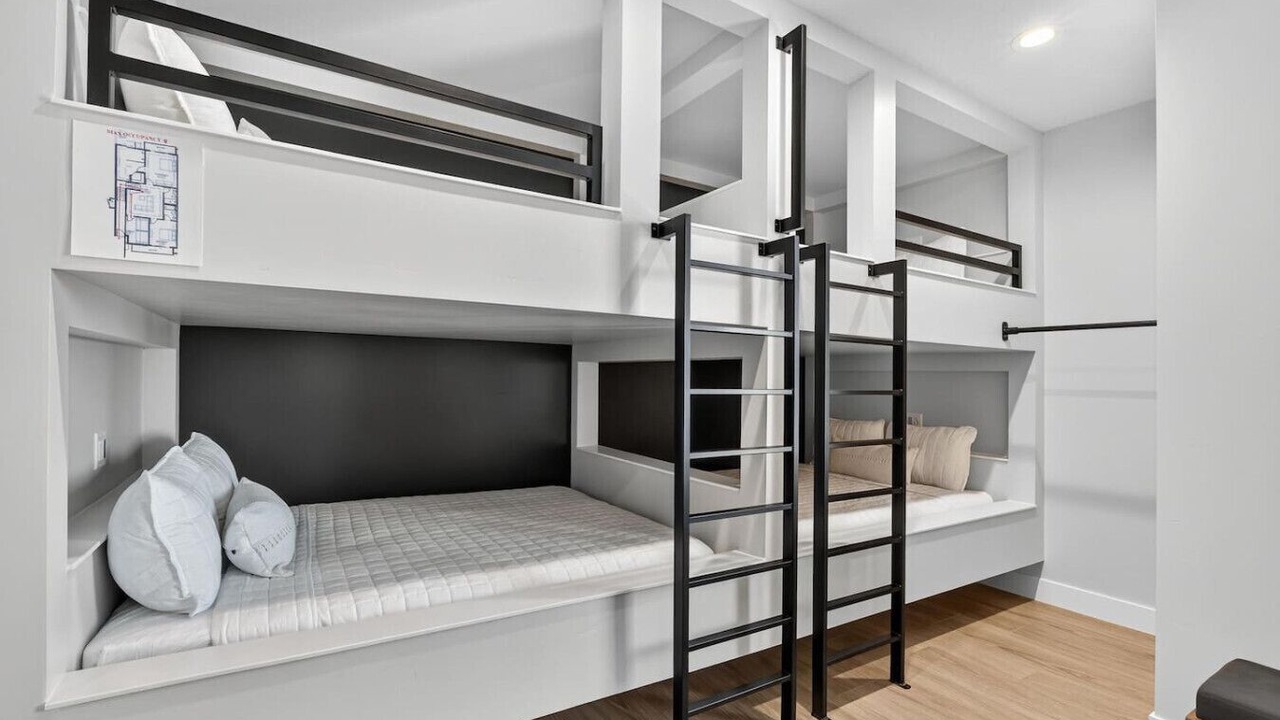 Photo of Bedroom in Hurricane