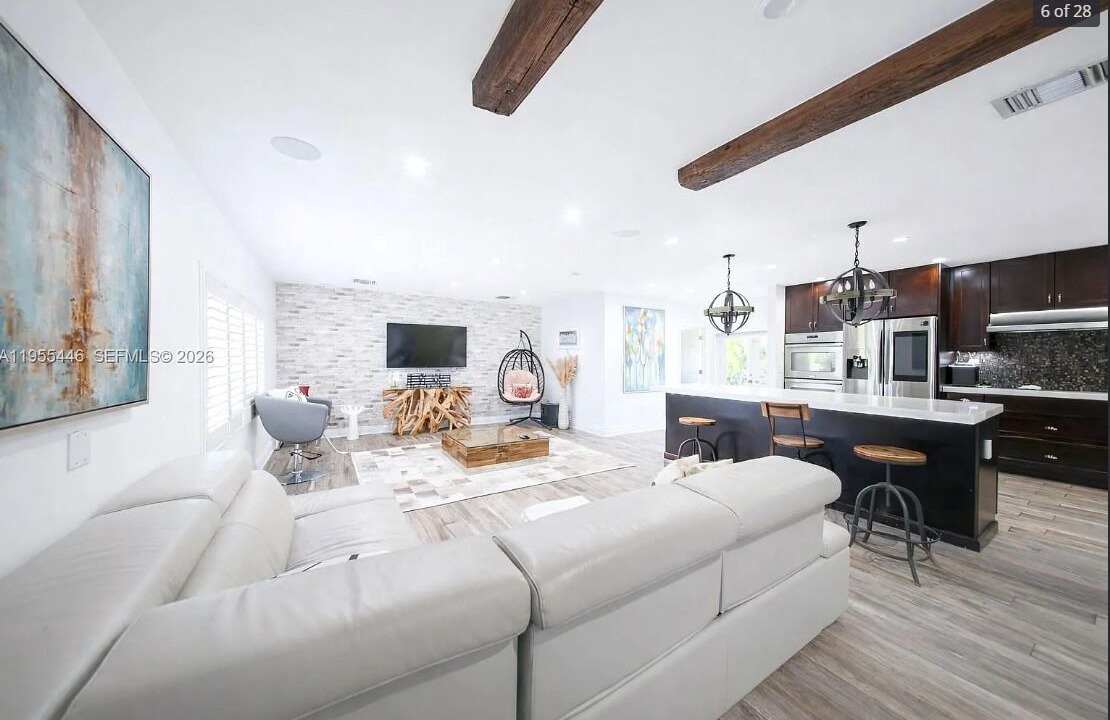 Photo of Livingroom in Ludlam